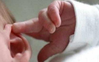 成人的耳朵会压扁嘛视频,科学解析与真实案例